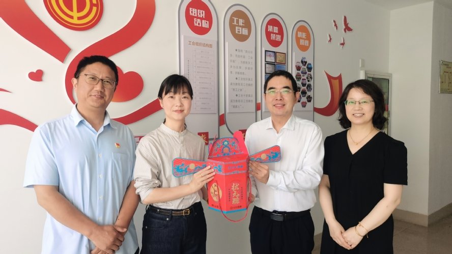 承载着澳门威尼斯注册福利对即将参加高
